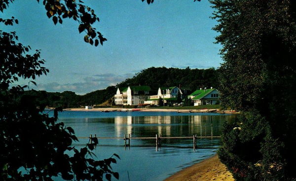 Portage Point Resort (Portage Point Inn) - Vintage Postcard